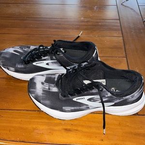 Brooks Launch 6 Woman’s Athletic Running Shoe